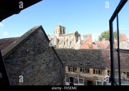 Sherborne Abbey nel Dorset. Regno Unito. L'Abbazia ha sviluppato da una cattedrale sassone. Roof top view 2015. Foto Stock