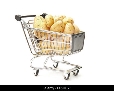 Carrello con ripieno di patate isolato su bianco Foto Stock