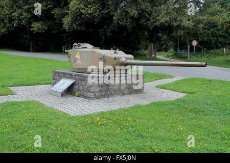 Un monumento in forma di un carro Sherman torretta, Bastogne, Belgio. Foto Stock