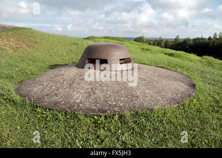 Mitragliatrice torretta sulla sommità di Fort Douaumont, vicino a Verdun, Francia. Foto Stock