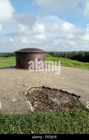 Un aumento della torretta di osservazione sulla Fort Douaumont, vicino a Verdun, Francia. Foto Stock