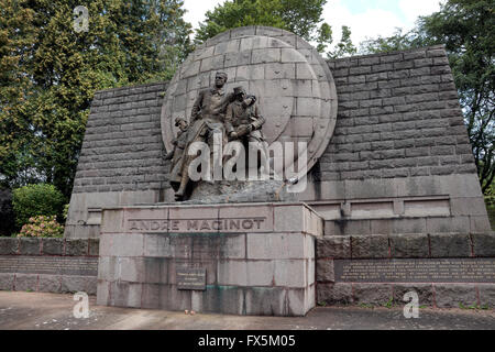 La linea Maginot Memorial, vicino l'Ossario Douaumont & Francese Cimitero Nazionale, Douaumont, Meuse, Francia. Foto Stock