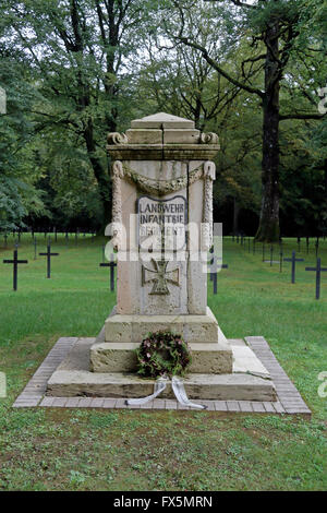 Marcatore commemorativa nel cimitero tedesco Apremont, Champagne-Ardenne, Francia. Foto Stock