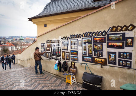 Vecchio Castello di gradini che portano dalla città minore per il Castello di Praga, Praga, Repubblica Ceca, Europa Foto Stock