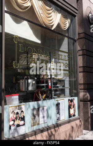 Donna della Bell Bake Shop, NYC, STATI UNITI D'AMERICA Foto Stock