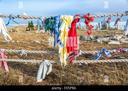 Stracci colorati a Ruota di Medicina Pietra Miliare Storica Nazionale in Wyoming Foto Stock