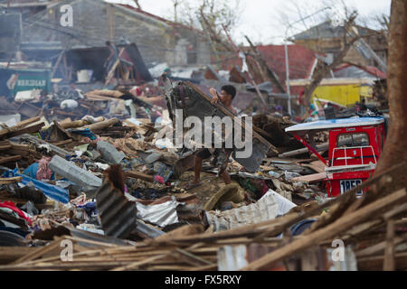 Il prossimo 8 Novembre 2013,Typhoon Haiyan,(noto come Yolanda nelle Filippine).Questa immagine presa a due settimane dopo l'evento. Foto Stock