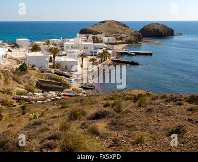 Piccolo villaggio di pescatori di Isleta del Moro, Parco Naturale Cabo de Gata, Almeria, Spagna Foto Stock