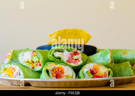 Ristorante Messicano che offre un glutine-libera alternativa per la loro cucina tradizionale con questi piatti vegan veggie vegetarian avvolge. Foto Stock