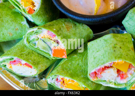 Ristorante Messicano che offre un glutine-libera alternativa per la loro cucina tradizionale con questi piatti vegan veggie vegetarian avvolge. Foto Stock