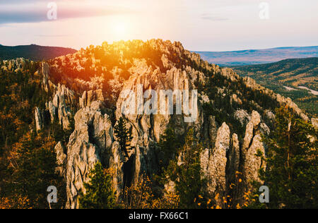 Vista aerea della montagna nel paesaggio rurale, Ural, Ural, Russia Foto Stock