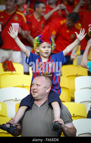 Kiev, Ucraina - 1 Luglio 2012: Spagna nazionale di calcio sostenitori mostrano il loro sostegno durante UEFA EURO 2012 Championship fina Foto Stock