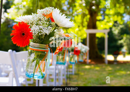 Fiori compongono questo ricevimento di nozze centrotavola tabella. Foto Stock