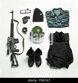 Organizzato uniforme militare e attrezzature Foto Stock