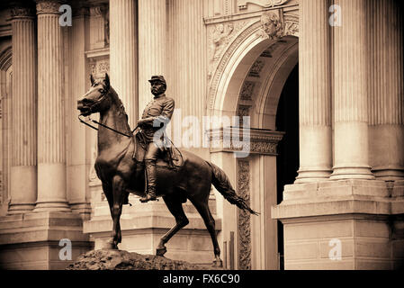 General Geo. B. Mcclellan statua di fronte al Municipio di Philadelphia Foto Stock