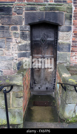 Porta alla cappella del XIII secolo sul ponte di Derby Foto Stock