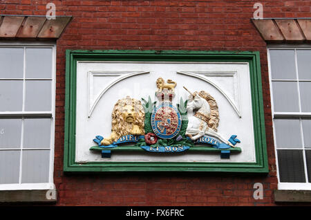 Stemma reale a Derby Magistrates Court di St Marys Gate Foto Stock