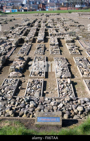 I resti di un granaio a Arbeia Roman Fort a South Shields, North East England Regno Unito Foto Stock