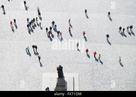 Turisti sul Neumarkt, vista aerea dalla chiesa di Nostra Signora, Dresda, Germania Foto Stock