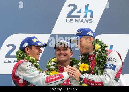 I driver del terzo posto Audi R18 e-Tron Quattro da parte di Audi Sport Team Joest, GER, Benoit Treluyer, FRA, Andre Lotterer Foto Stock