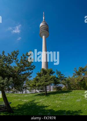 Olympic Tower nel Parco Olimpico, Monaco di Baviera, Germania, Europa Foto Stock