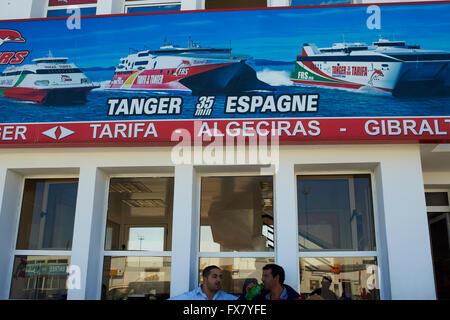 Il Marocco, Tangeri, porta la partenza dei traghetti Spagna Foto Stock