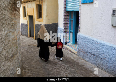 Il Marocco, Tangeri scuola per bambini Medina Foto Stock