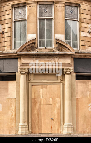 Un ornato intavolato porta in città scozzese di Glasgow. Foto Stock