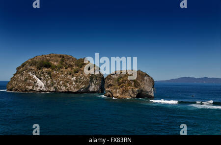 Tour in barca per immersioni ancorato a Los Arcos Parco nazionale di Puerto Vallarta Foto Stock