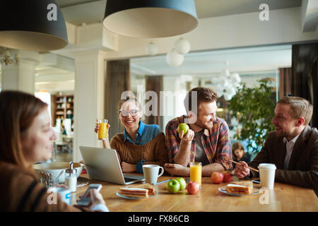 Mangiare snack Foto Stock