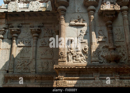 Incisioni sulle pareti, Tempio Virupaksha, Hampi, Karnataka, India. Centro Sacro. Foto Stock