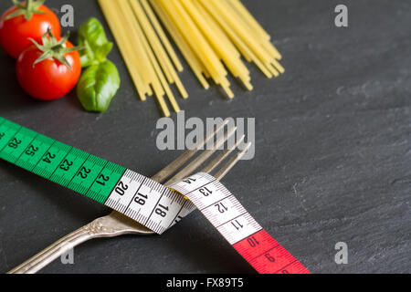 Il cibo italiano concetto con bandiera al centimetro Foto Stock