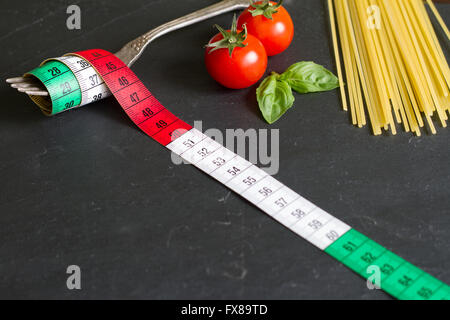 Il cibo italiano concetto con bandiera al centimetro Foto Stock