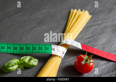 Il cibo italiano concetto con bandiera al centimetro Foto Stock