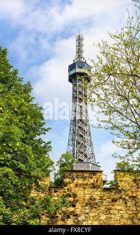 Vista del Petrin Lookout Tower a Praga Foto Stock