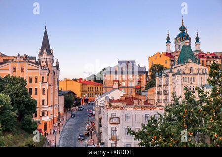Discesa andrievskiy è visto avvolgimento verso Sant'Andrea Chiesa di Kiev Foto Stock
