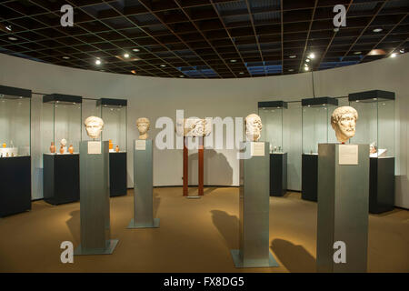 Köln, Innenstadt, Roncalliplatz, Römisch-Germanisches Museum, römische Büsten Foto Stock