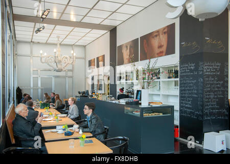 Köln, Innenstadt, das Wallraf-Richartz-Museum & Fondation Corboud , Wallraf-Richartz Café-Restaurant Museo im Foto Stock