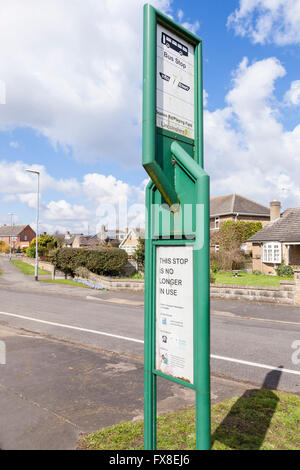 Fermata bus non più in uso segno, Sleaford, Lincolnshire, England, Regno Unito Foto Stock