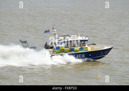 Metropolitan Police Marine unità di polizia barca Gabriel franchi II MP3 voce fino al Tamigi a Londra REGNO UNITO Foto Stock