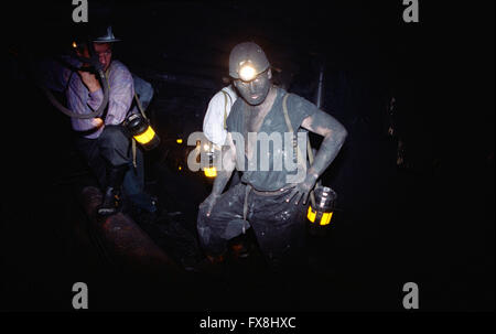 I minatori che lavorano in miniera di carbone Darkov, Repubblica Ceca Foto Stock
