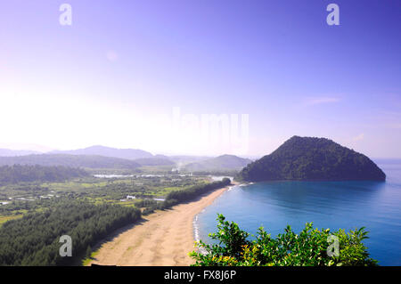 Vista la mattina dal vertice di Geurutee ad Aceh Jaya, Indonesia Foto Stock