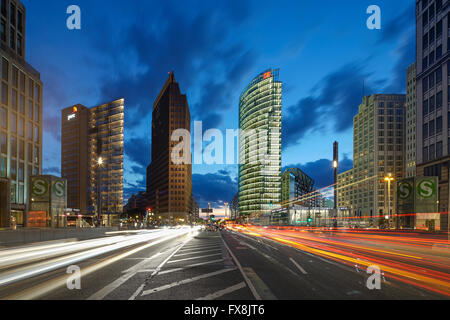 Potsdamer Platz, Berlin , Kollhoff-Tower, Sony Center DB Torre , Beisheim Center, S Bahn ingresso, centro di Berlino, Germania Foto Stock