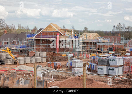 Nuovo alloggiamento dello sviluppo su ex cintura verde nel villaggio di Barnt Green, Worcestershire, England, Regno Unito Foto Stock