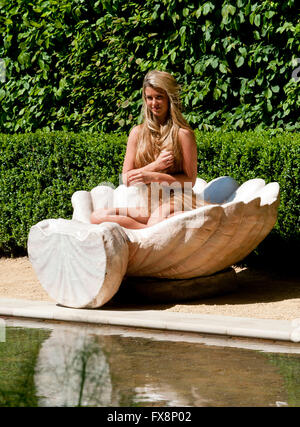 Amy Willerton VIP giorno anteprima del Chelsea Flower Show presso il Royal Hospital Chelsea il 19 maggio 2014 a Londra, Engla Foto Stock