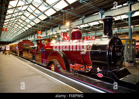 In treno la stazione Hall presso il Museo nazionale delle ferrovie, York, Regno Unito Foto Stock