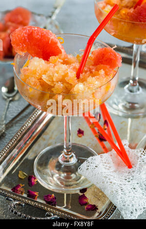 Congelati pompelmo rosa granita slush drink Foto Stock