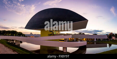 Oscar Niemeyer Museum a Curitiba, in Brasile. Foto Stock