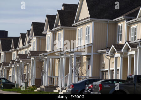 Recentemente costruito case a Kingston, Ont., su nov. 18, 2015. Foto Stock