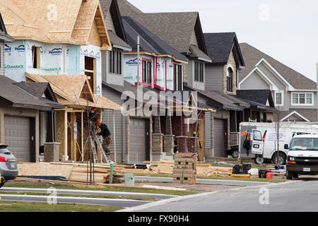 Recentemente costruito case a Kingston, Ont., su nov. 18, 2015. Foto Stock